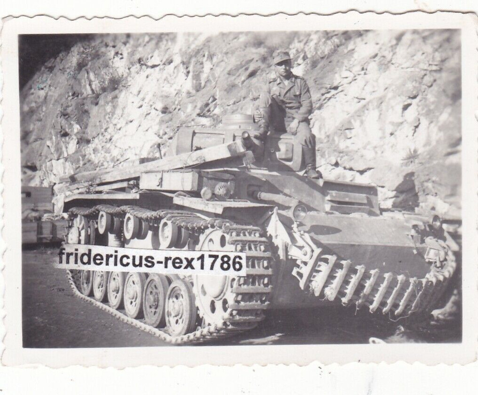 Foto Panzer Tank PzKpfw III Südfront voll beladen Ersatzketten combat