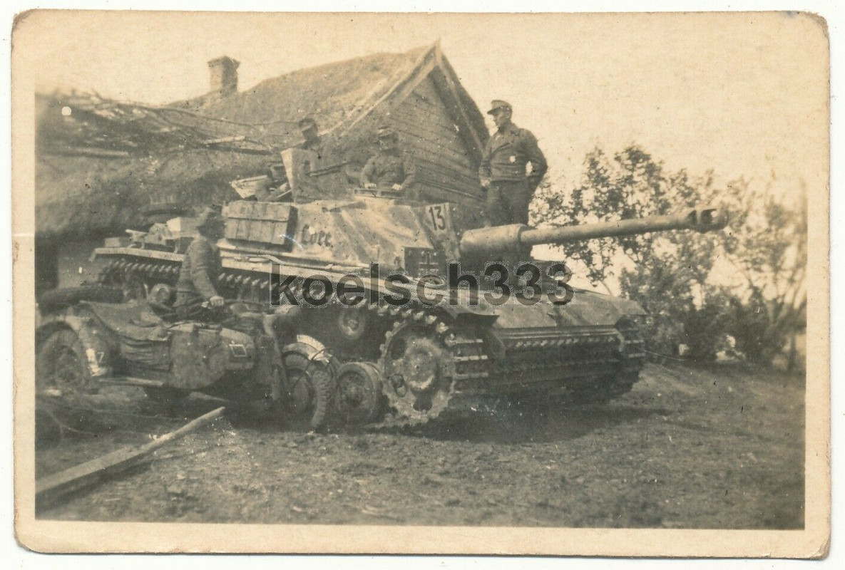Foto BMW R 75 Motorrad am Sturmgeschütz LORE Braschowka Ukraine 