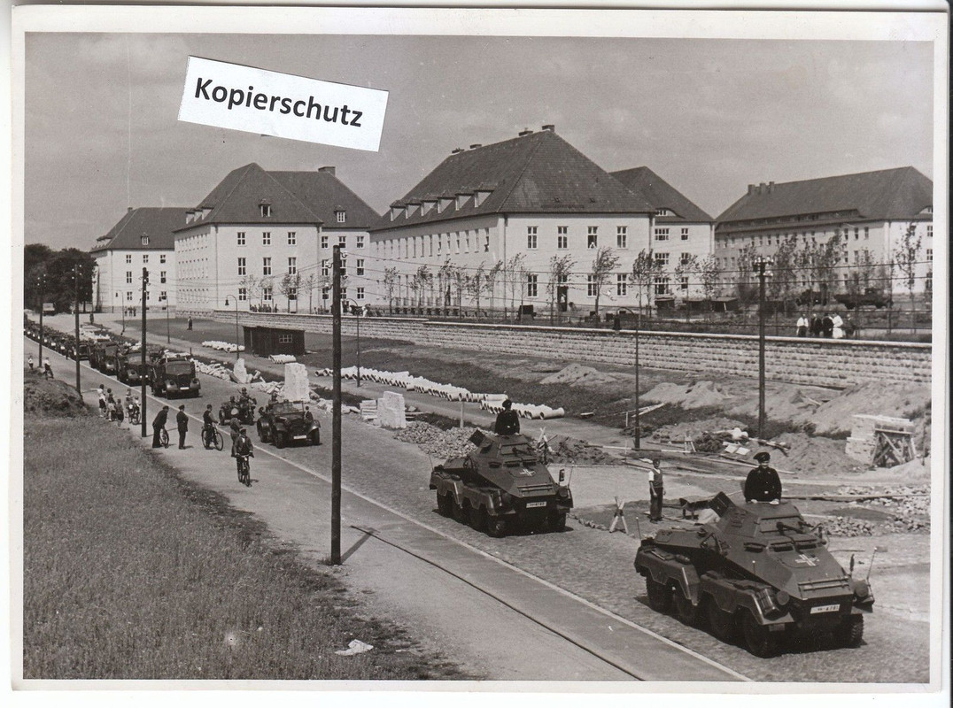 Foto Elite Germania Kaserne Panzerspähwagen Panz