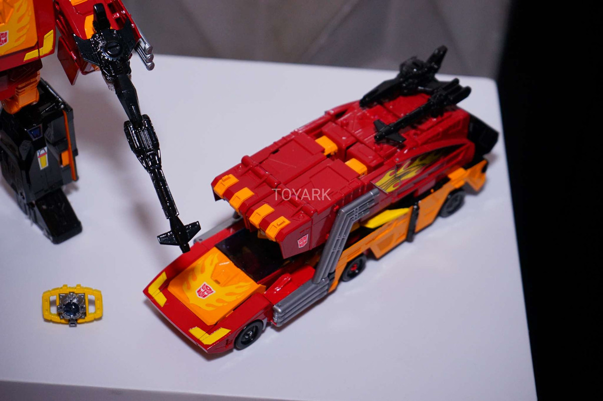 SDCC-2017-Hasbro-Transformers-Thurs-010