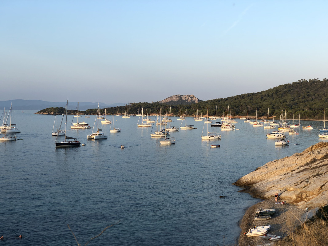 8ED6D1AA-6ED0-4F75-A251-986579D59EB2