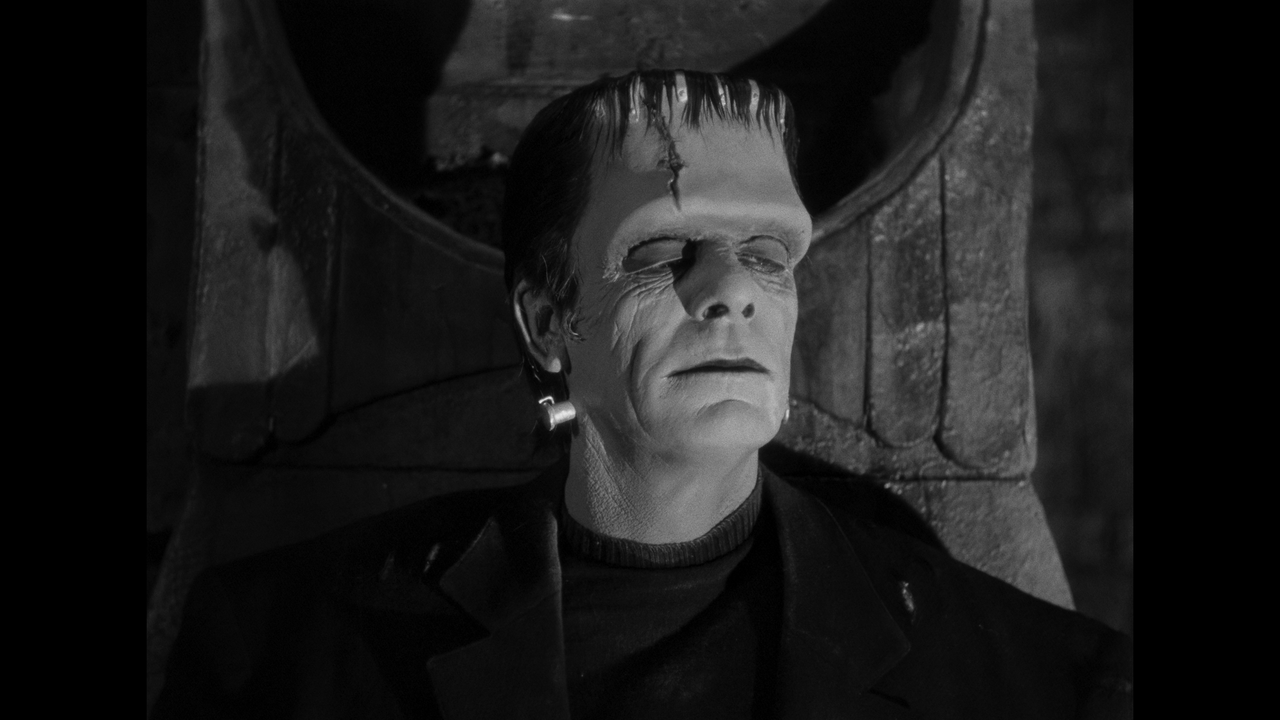 mpv-shot_Bud.Abbott.and.Lou.Costello.Meet.Frankenstein.1948.2160p.UHD.BDRemux.HDR.HEVC-Нечипорук_01_