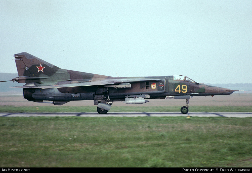 19 GvAPIB Mig-27D Yellow 49_61912558158_29.04.91