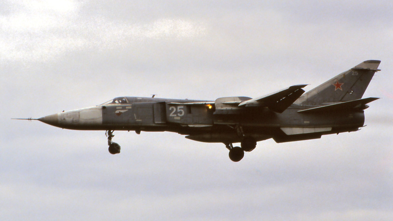 11 ORAP Su-24MR 25 White_0615310_2