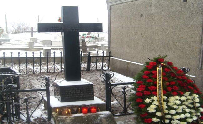Mormantul-lui-Slavici-www-monitorulvn-ro