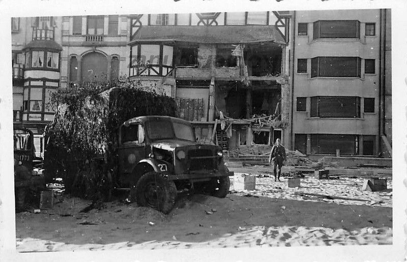 Englische LKW Bedford auf Straße in La Panne Bel