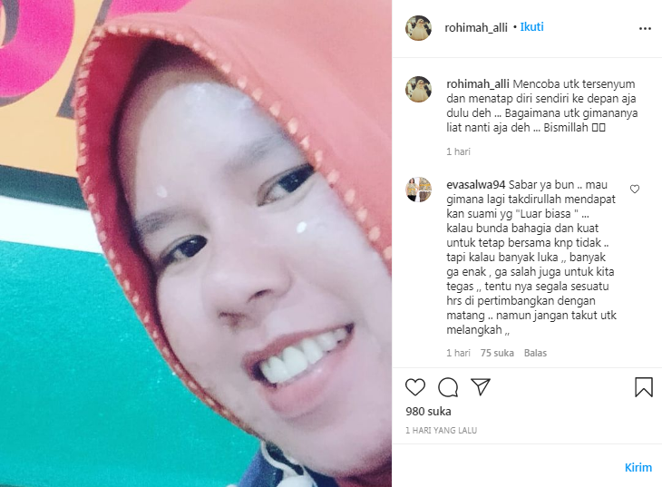 Rohimah mengunggah foto dan tulis status galau setelah heboh pernikahan Kiwil dengan wanita lain