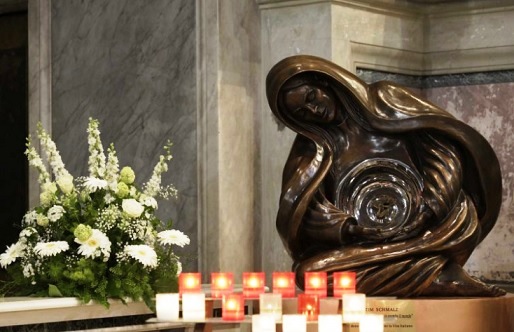 L’attualità e la forza della preghiera mariana dans Commenti al Vangelo Maria-primo-Tabernacolo