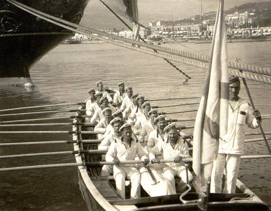 1913 ЯЛТА аванпорт СМЕТЛИВЫЙ за ним СВИРЕПЫЙ