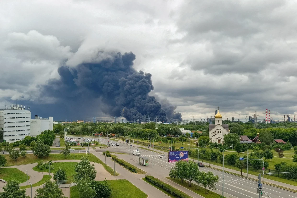 Ukrainian drone strike on Moscow leaves one of the biggest Oil refinery on fire, smoke was seen in the skies of Moscow, following the strike on June 18th  2026.
