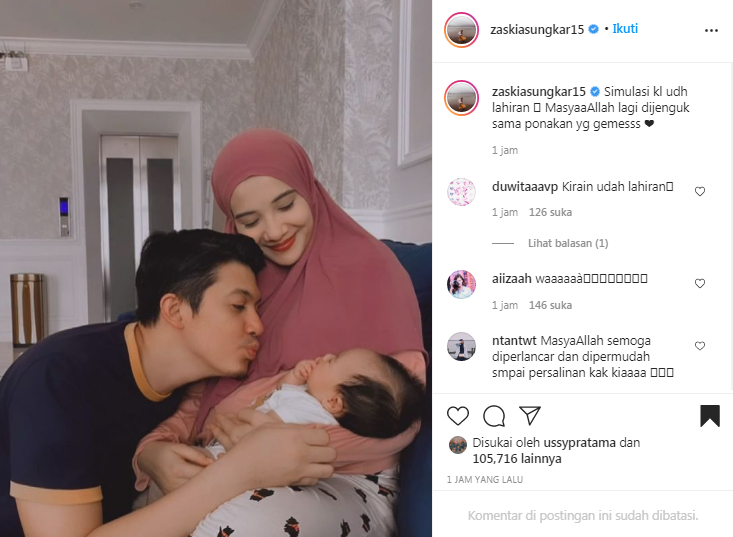 Zaskia Sungkar pamer foto gendong bayi