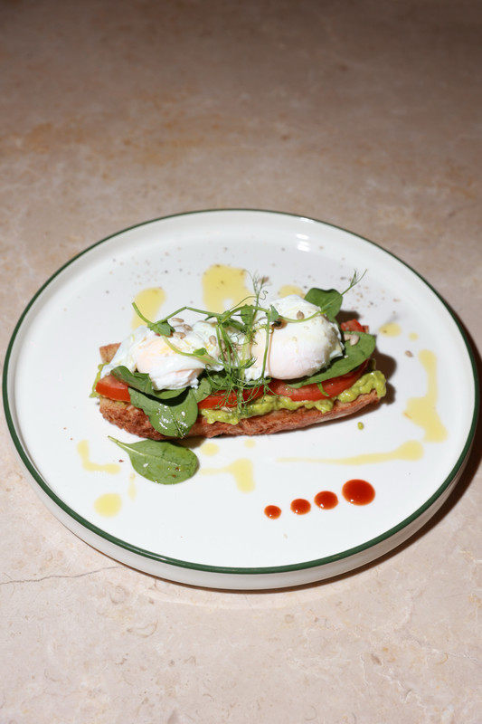 Avocado tost poširano jaje