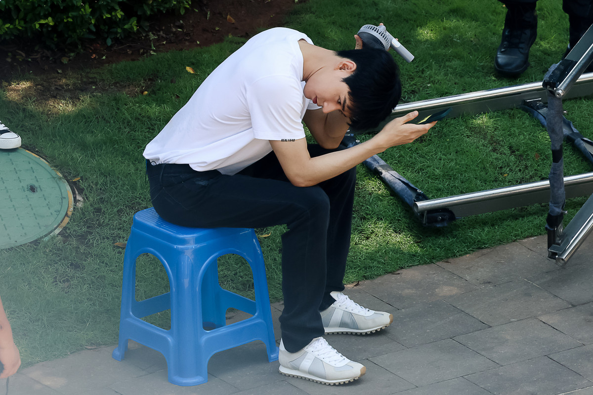 006CT39Tgy1hg1ap3ycl4j329r1iix6p