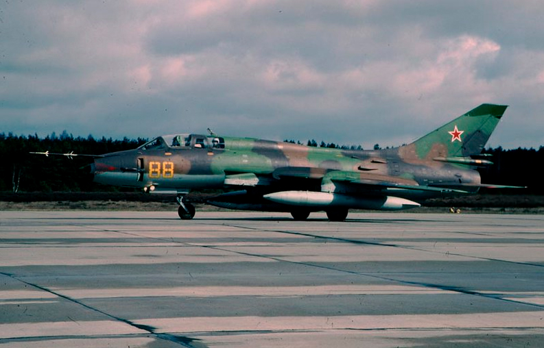20 GvAPIB Su-17UM3 88 yellow_17532365202 (2)