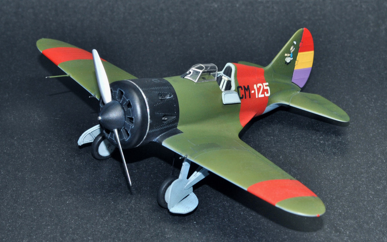Soviet fighter I-16 type 5 of the 30s in the 1/72 scale