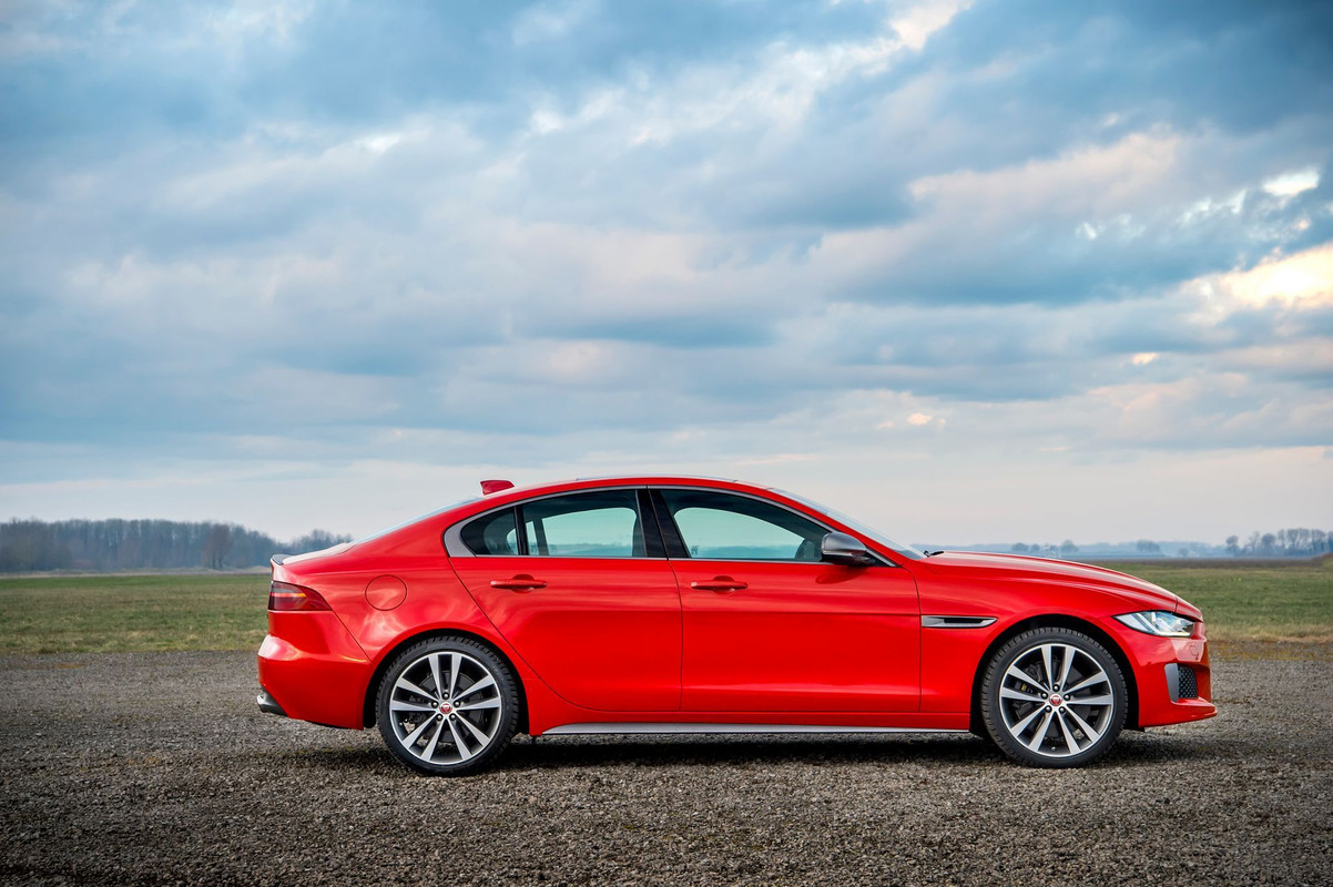 Jaguar XE 300 Sport Edition (13)