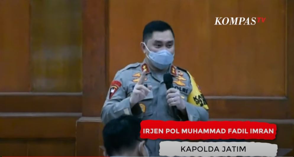 Kapolda jatim Muhammad Fadil Imran saat rapat di edung Sawunggaling Pemkot Surabaya pada Jumat (22/5/2020) siang.