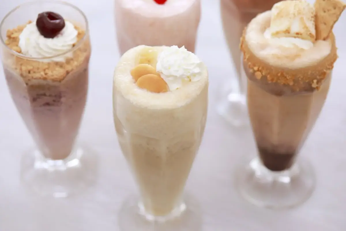 Making a Banana Pudding Ice Cream Milkshake at Home
