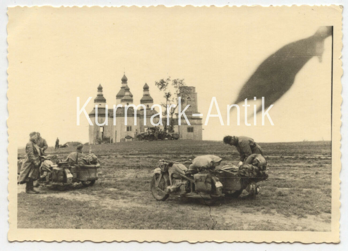 Foto Wehrmacht A.A. 9 Russland Motorrad Krad Schützen BMW Kirche church