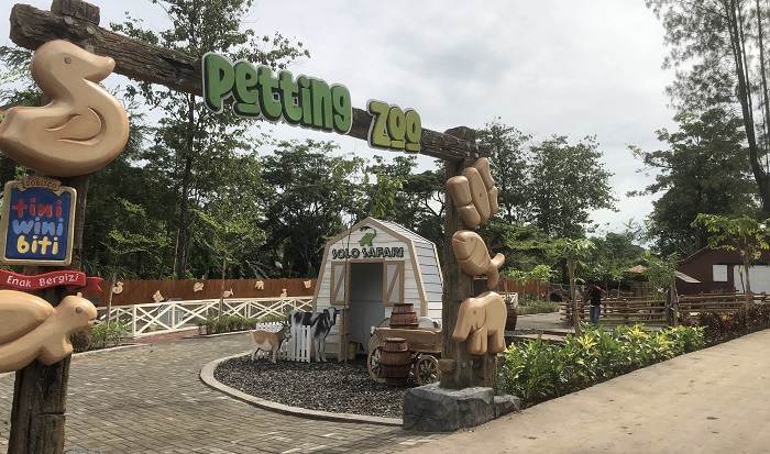 Solo Safari menghadirkan area baru bernama Petting Zoo. Area ini menawarkan pengalaman lebih dekat dengan satwa kepada para wisatawan.