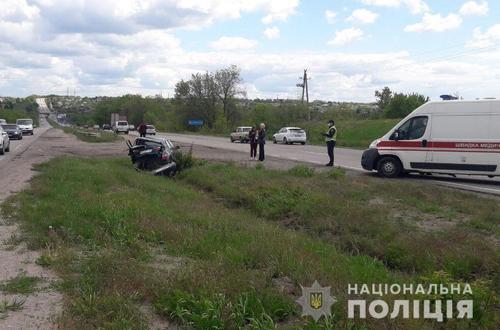 Происшествие под Харьковом: трех человек доставили в больницу (видео)