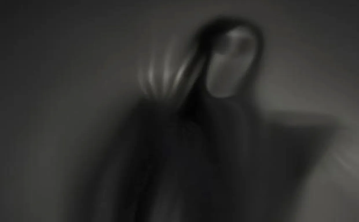 VIDEO: fantasma es captado atacando a una pareja en su vivienda