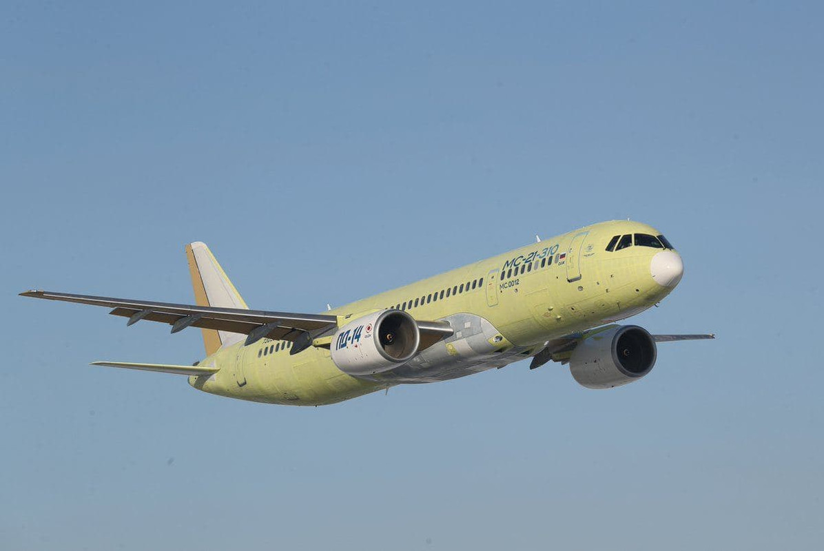 Самолет мс 21 полет. Мс21 самолет. среднемагистральный самолет мс-21. крыло мс-21. мс-21 крыло композитных материалов.