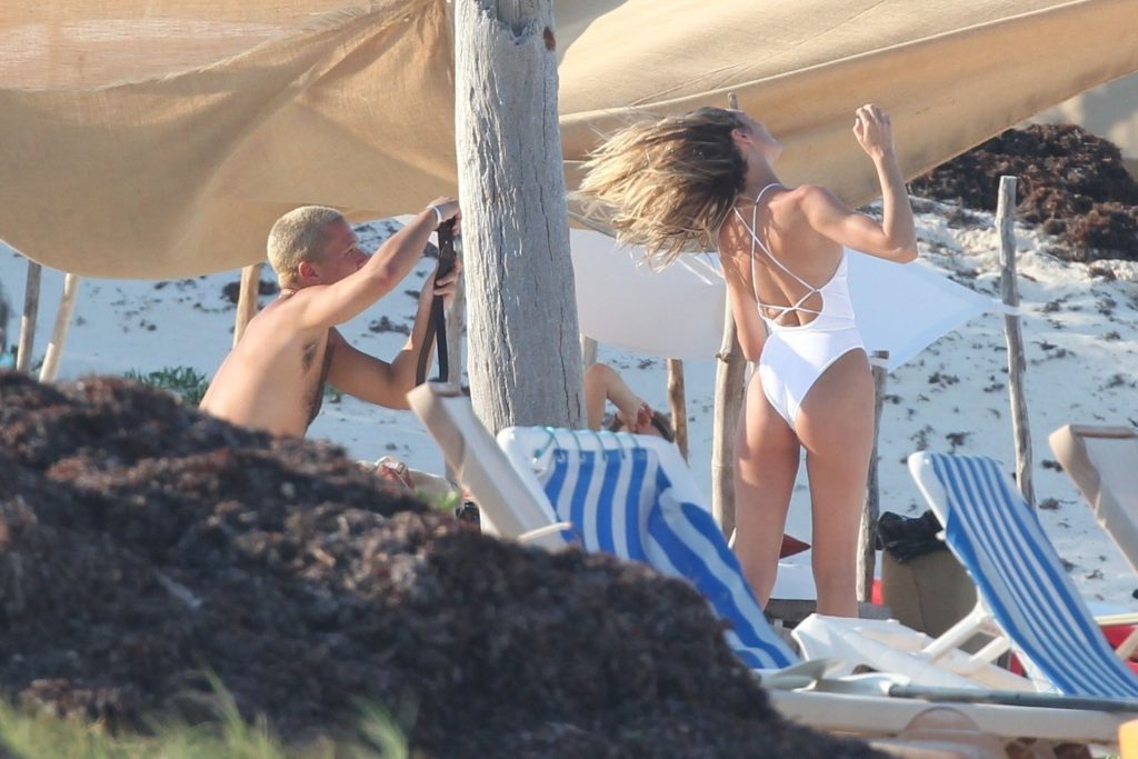 Candice-Swanepoel-Sexy-The-Fappening-Blog-com-38-1024x683