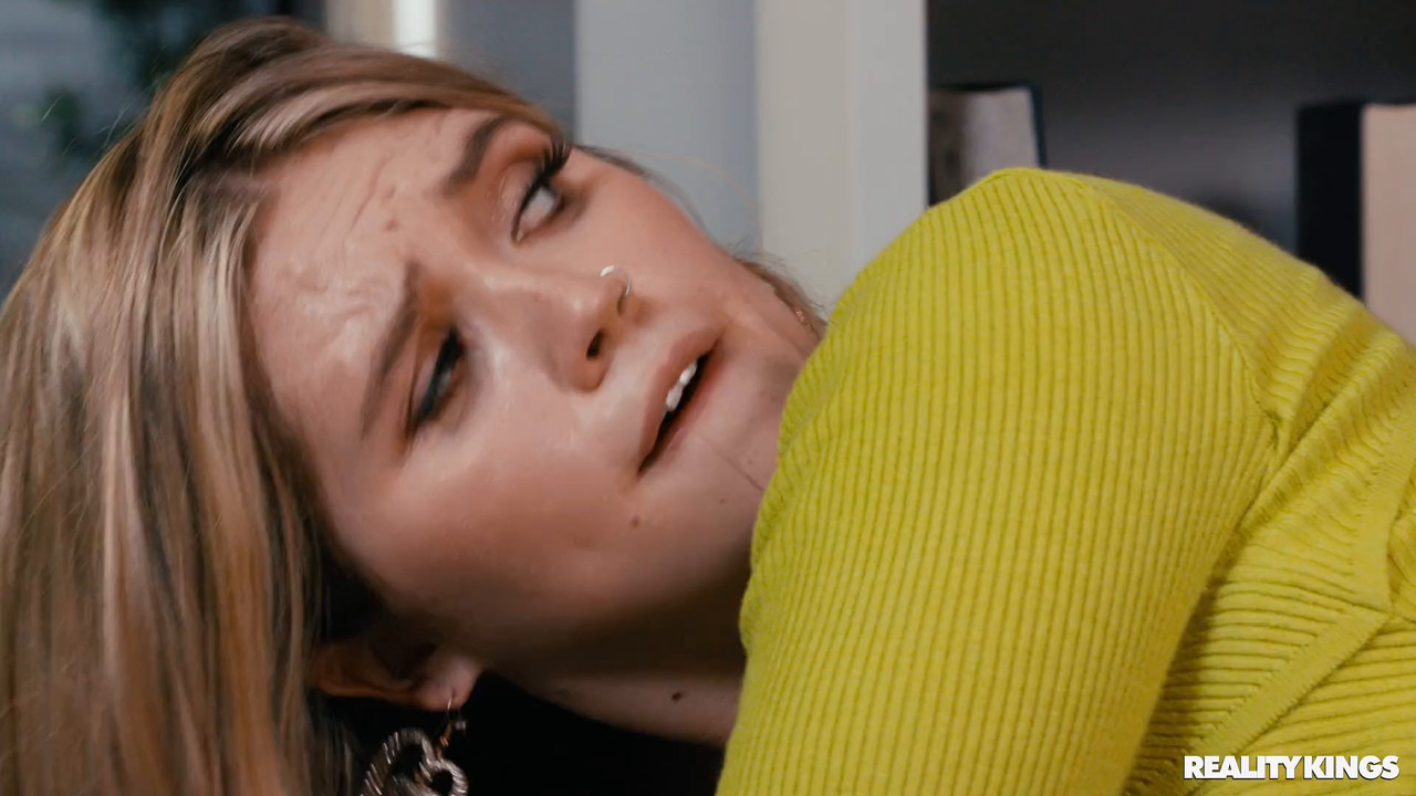 Angie Faith - Study Hall Seduction - REALITYKINGS.mp4.0024