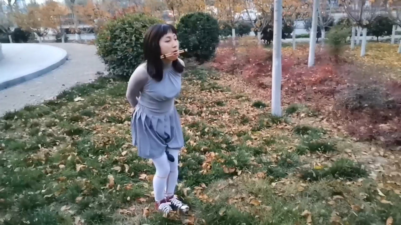 飞天原创 定拍客户代发云儿快子夹住舌头.mp4_20201126_091401.172