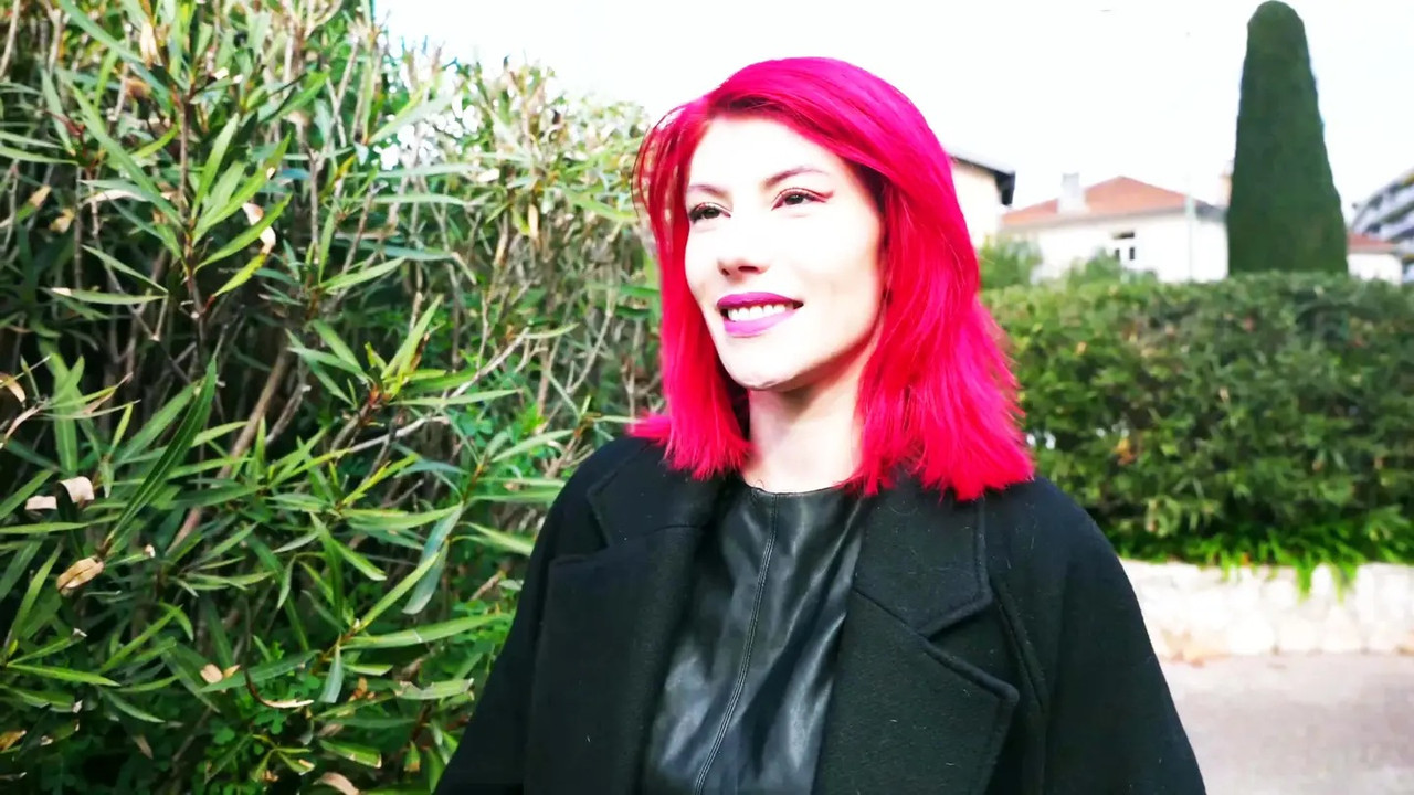 JacquieEtMichelTV 25 03 17 Chipie 30 years old reflexologist in Lexin!