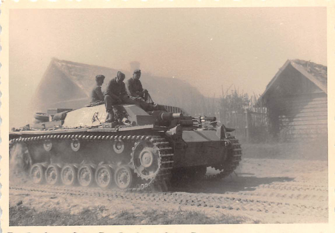 Vormarsch deutsches Sturmgeschütz III bei Bryans