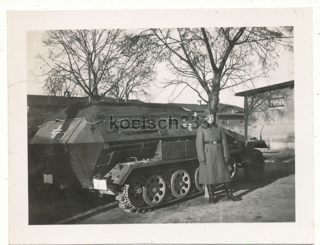 Foto Schützenpanzer Panzer Halbkette der Wehrmacht in Ohrdruf 1.