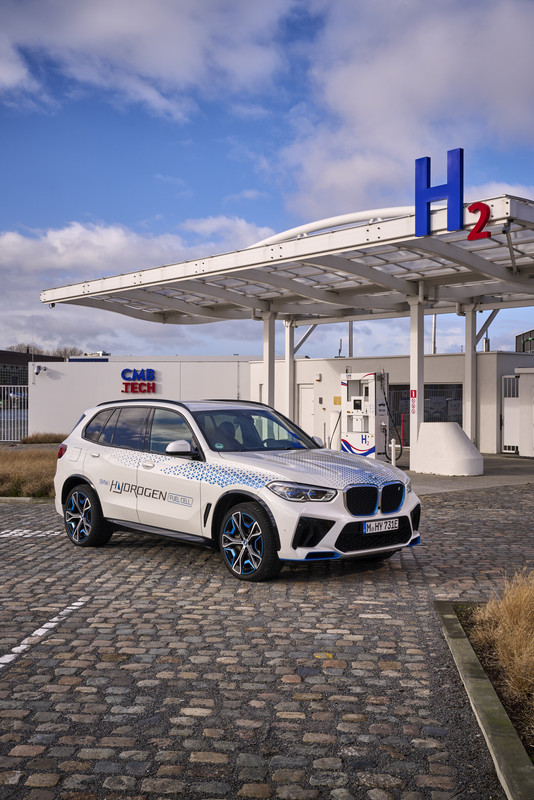 P90494477_highRes_bmw-ix5-hydrogen-on-