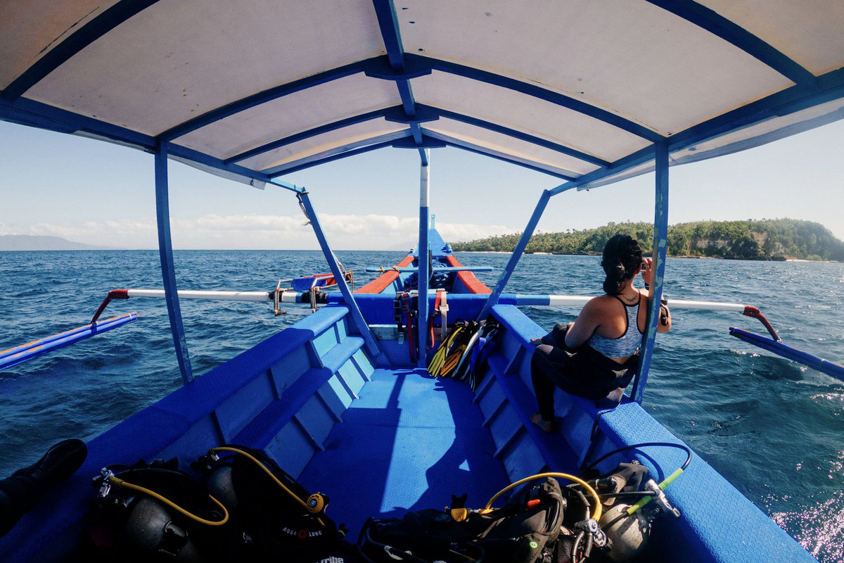 blue-boat-philipines.jpg