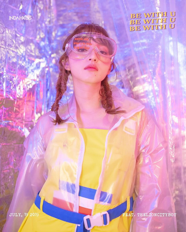 Indah Kusuma atau sapaan akrabnya Indahkus merupakan seorang penyanyi, penulis lagu, aktris dan vlogger asal Indonesia.