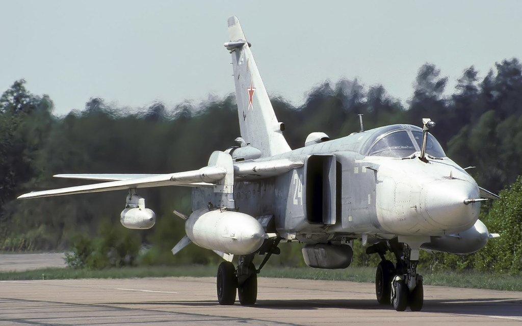 11 ORAP Su-24MR 24 White_0615309_5