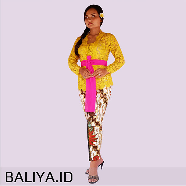 Model kebaya brokat modern terbaru