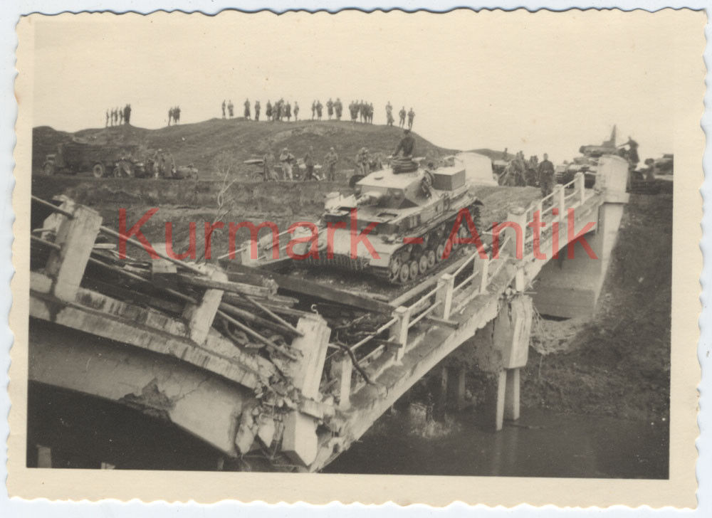 Foto Wehrmacht Panzer III Front Frankreich Brücke crash