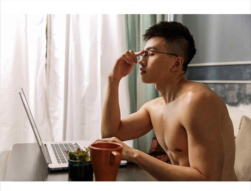 OGC Photography 12 - Chàng kính cận đẹp trai