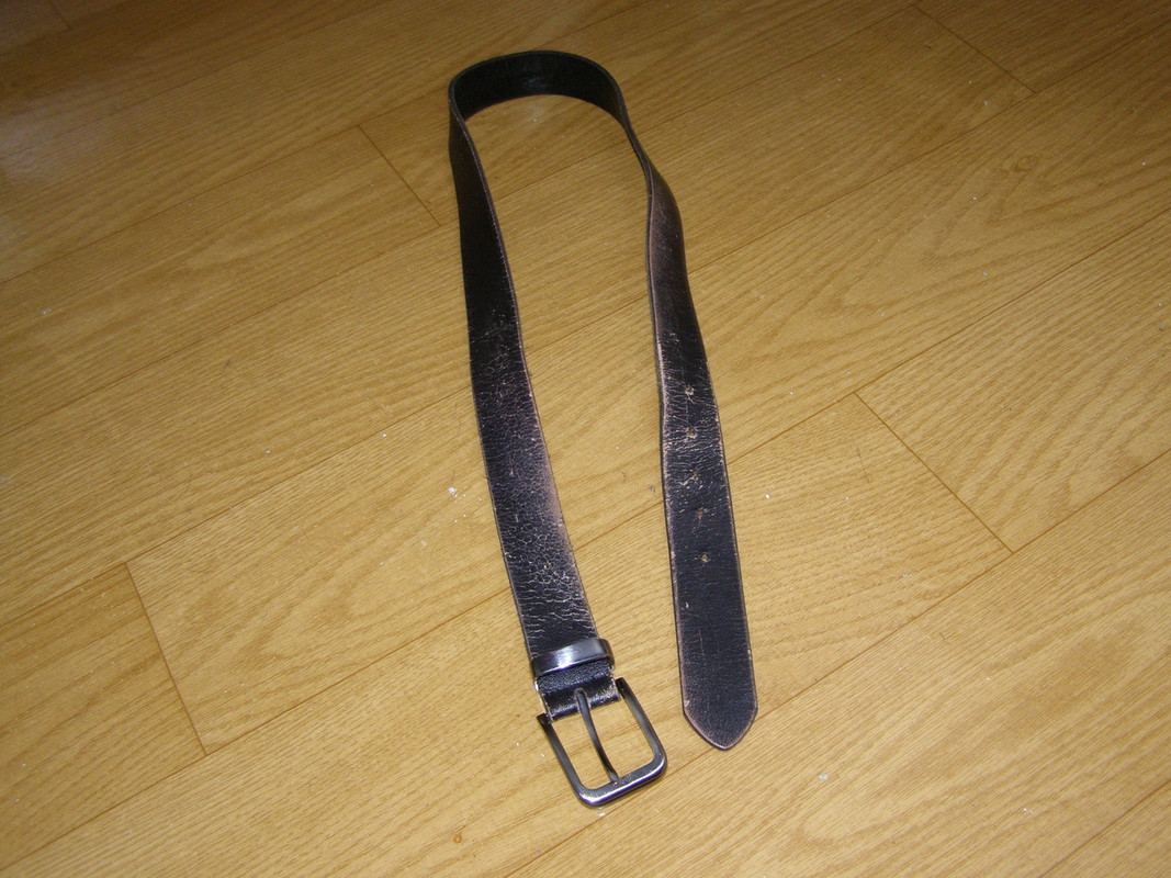 кожаный ремень для наказаний. ремень для порки. ремень для порки. ремень для порки. наказание ремешком.