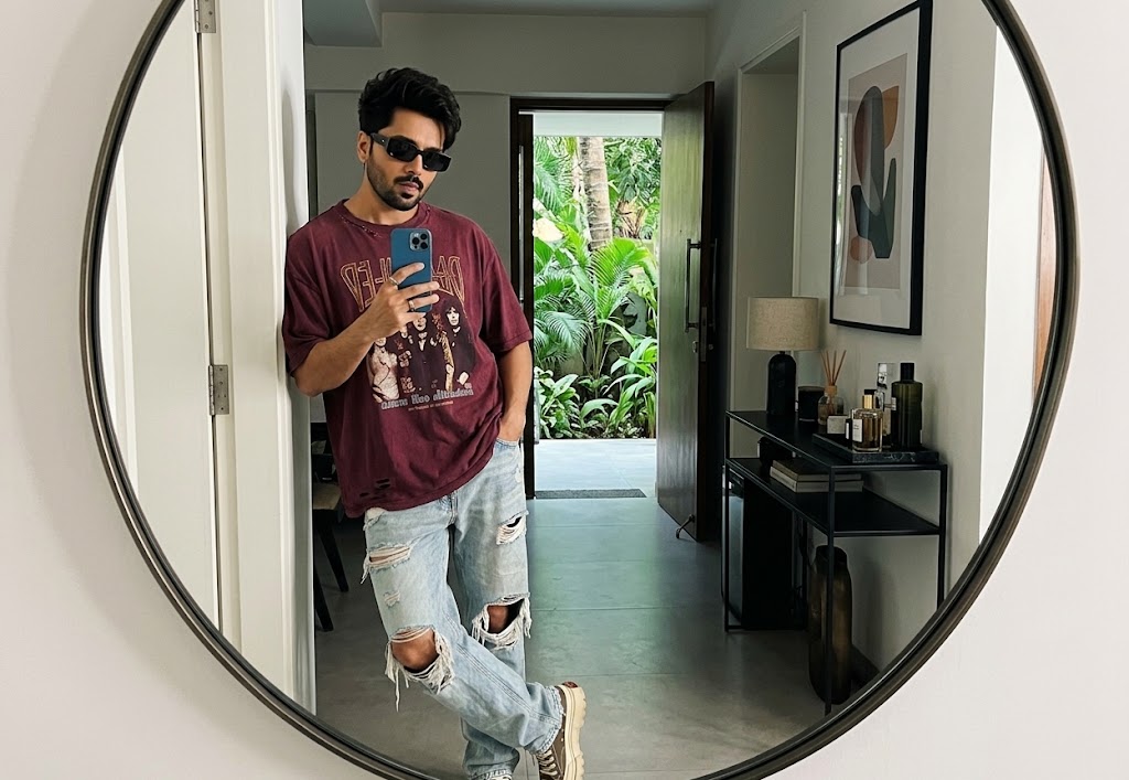 AI-generated example result for the creative-images prompt: Aesthetic Circular Mirror Selfie by Prompt Craft