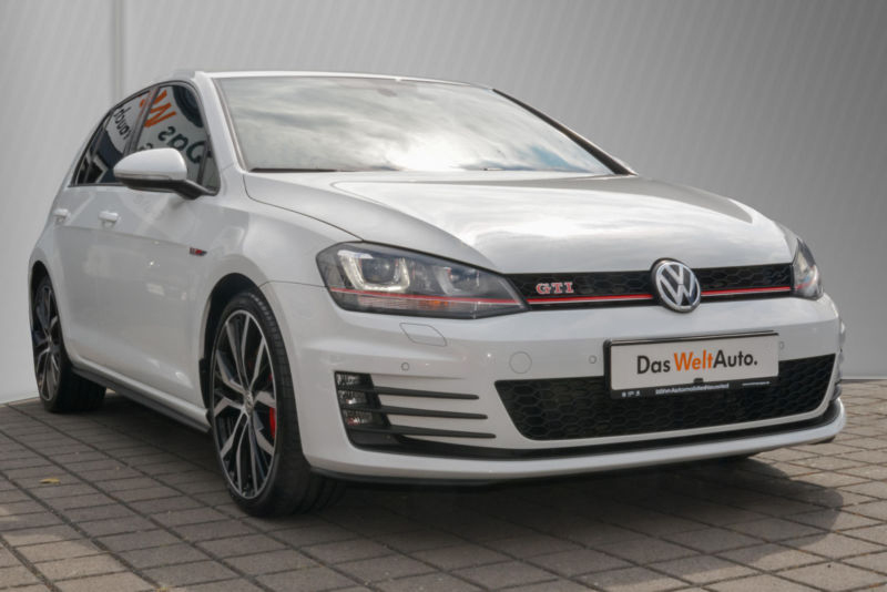VW Golf GTI Perf 1
