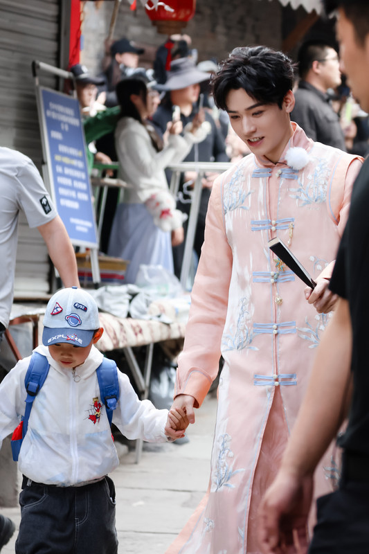 006CT39Tgy1hdd9tmdb4tj32dc3k0qv6