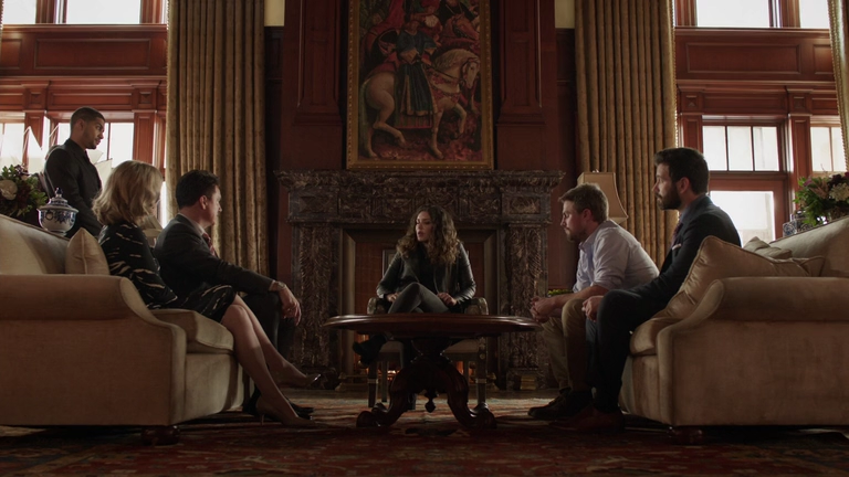 Arrow.S08E01.Starling.City.BDRip.ITA.ENG.AC3.AAC.x264-BlackBit[screenshot 7]