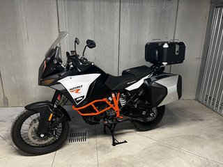 C6CB2481-100F-416E-AFB8-11153A334DD4