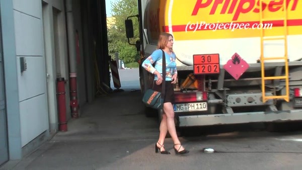 Girl pee at Shell gas station - British women Exhibitionism and the pissing in a public place - 27 (720p)