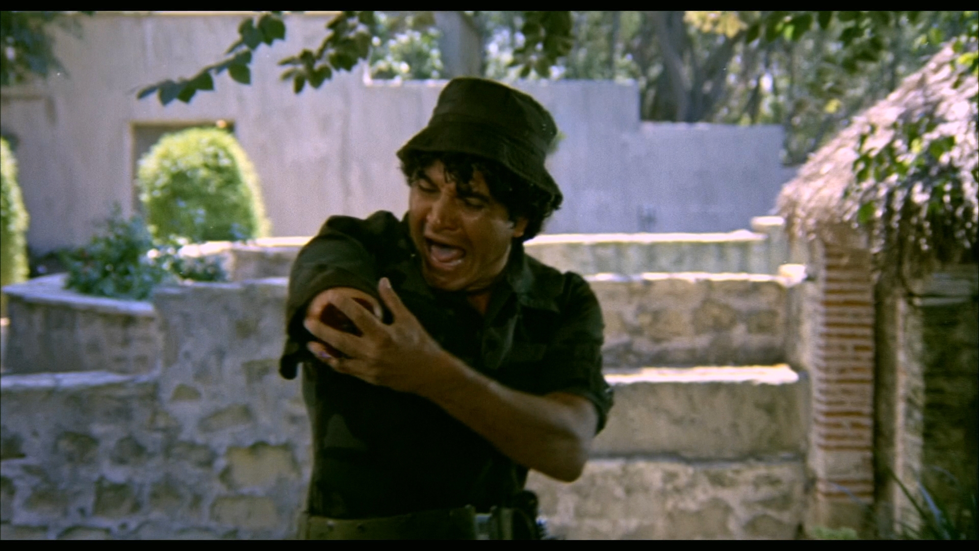 [Image: Commando-director-s-cut-remastered-1080p...-17-08.jpg]