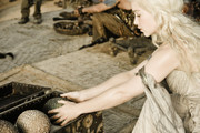 emilia-clarke-game-of-thrones-40