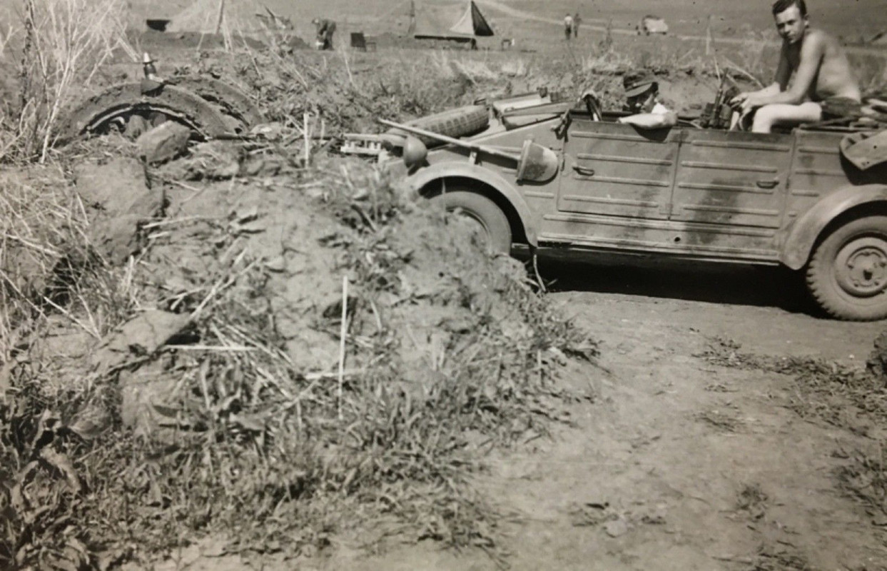 Art.Rgt 62 (Düsseldorf)Russland Ostfront Kübelwagen SdKfz